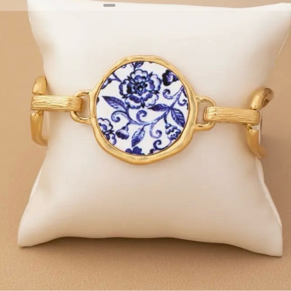 Gold-Tone Bracelet with Blue & White Floral Medallion gorgeous